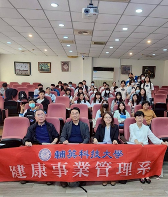 高中組比賽前的大合照圖片